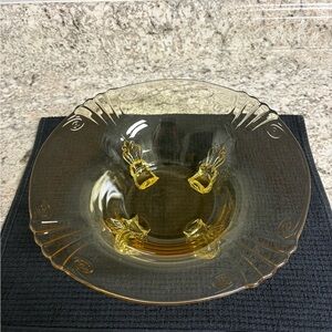 Heisey Empress Sahara Yellow Dolphin Footed Glass Bowl 5.75"